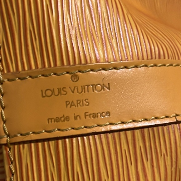 LOUIS VUITTON Leather LV Petit Noe Yellow Epi Shoulder Bucket Bag - Picture 5 of 17